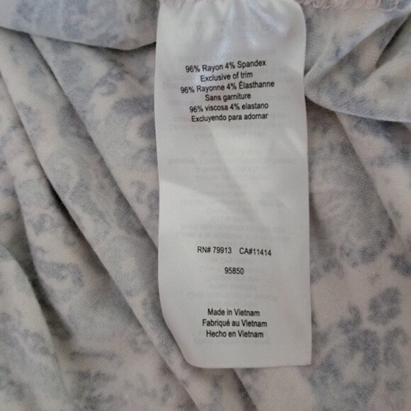 Jessica Simpson mixed print maternity dress - Picture 5 of 5